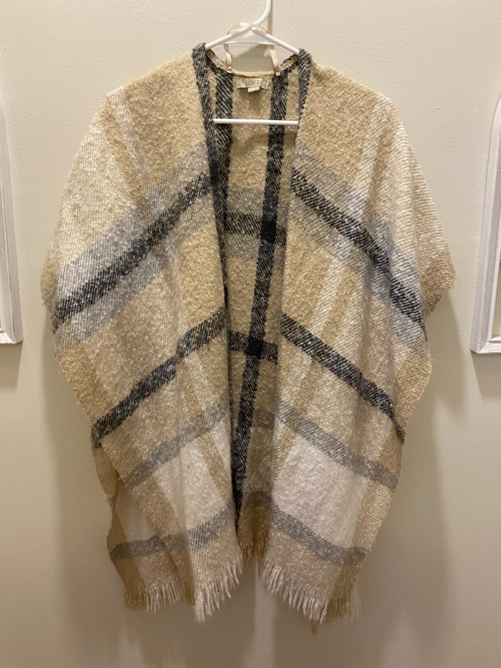 ‼️2 for $15‼️ LOFT Fringe-Edge Plaid Wrap in Beige and Charcoal